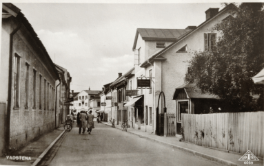 Storgatan med stugan